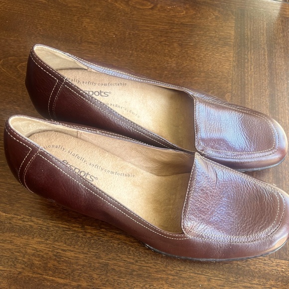 SoftSpots 10W Slip-on Brown Leather Low Heel Loafers NWOT Softly Comfortable - Picture 3 of 12